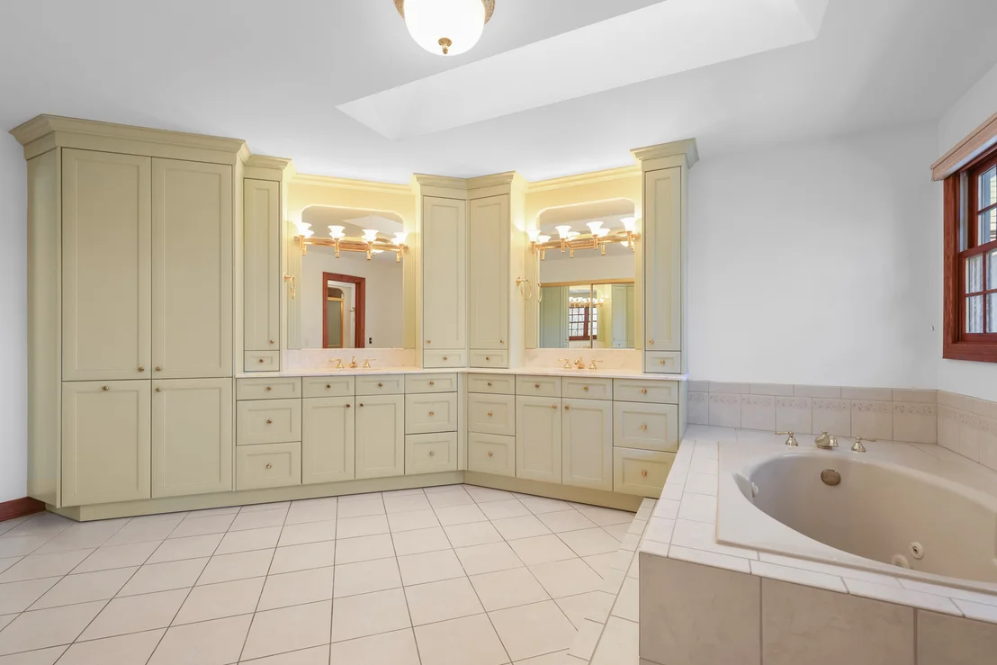 Photo of 4143 Three Lakes Court