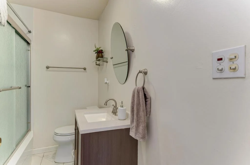 Photo of 1431 N Hillside Avenue
