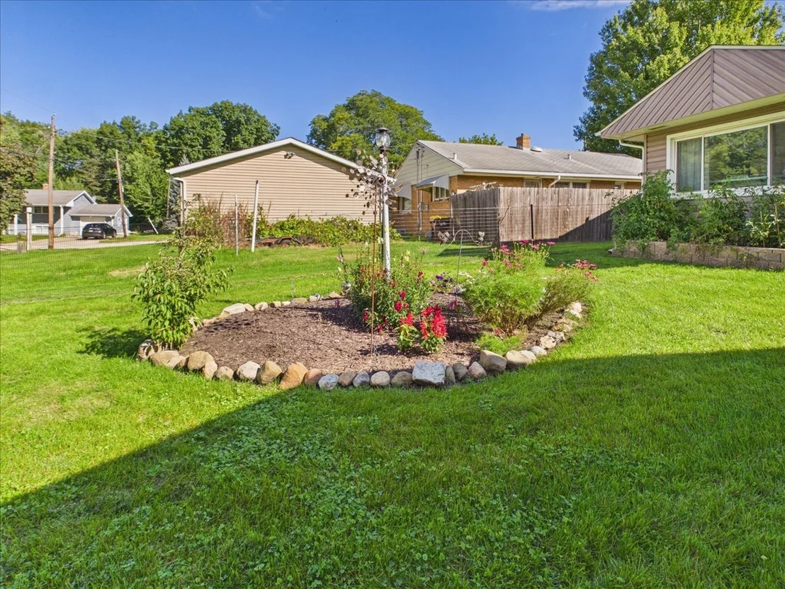 Photo of 220 FAIRVIEW Boulevard