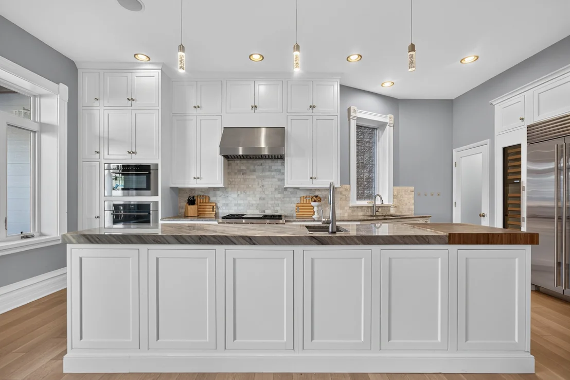 Photo of 634 W Briar Place
