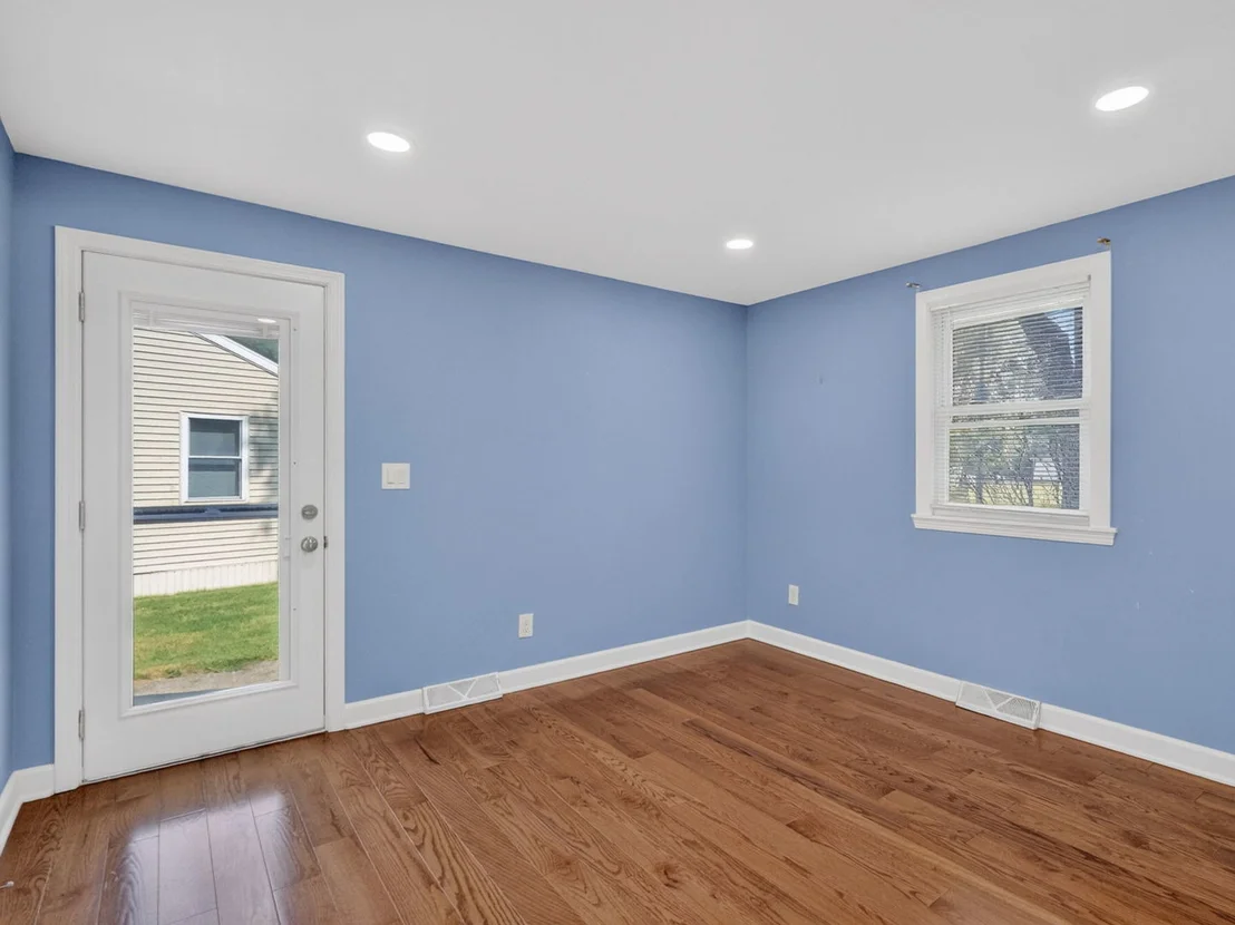 Photo of 637 S Outer Drive