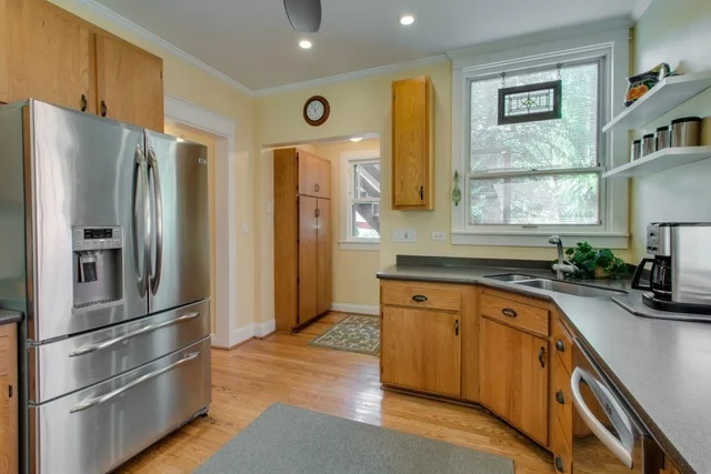 Photo of 1124 MAPLE Avenue