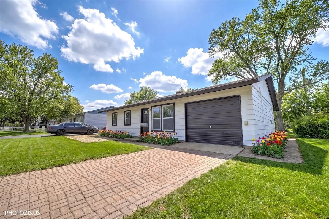Photo of 115 Fairlane Drive