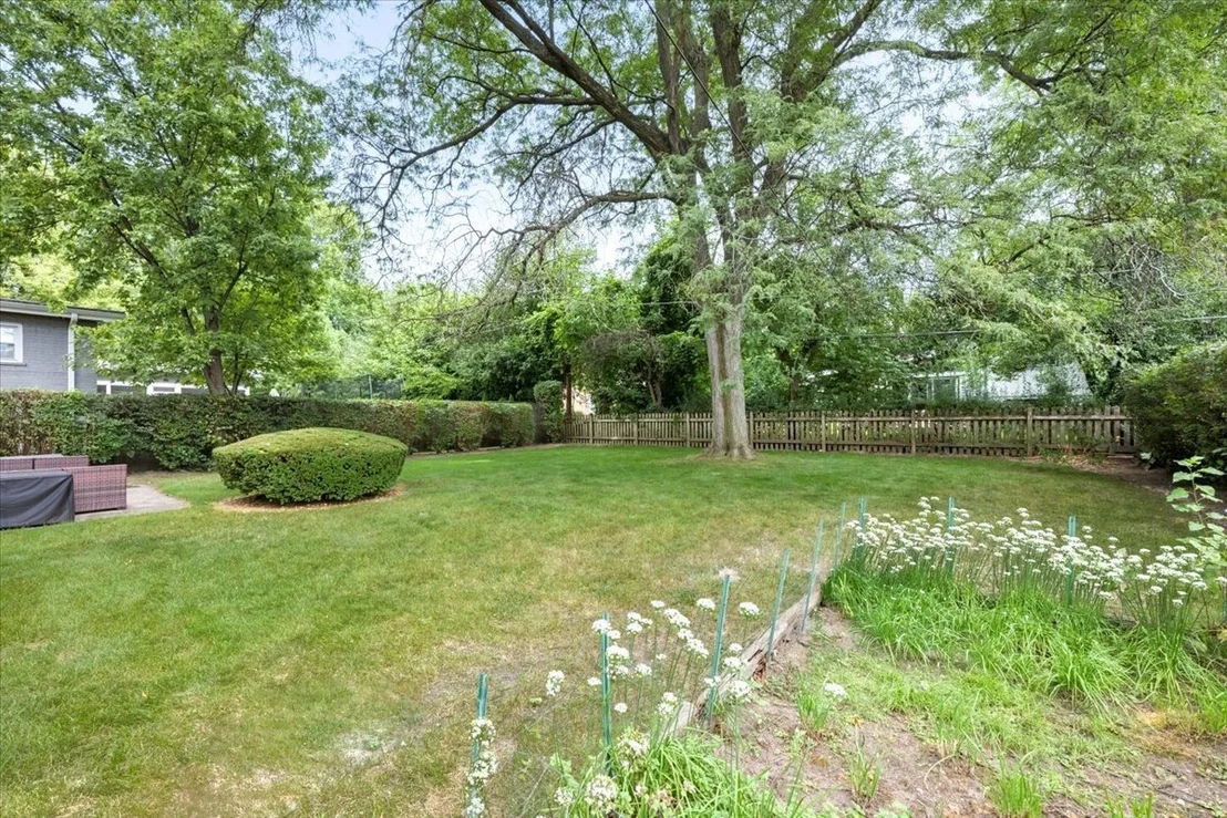Photo of 226 SUNSET Drive