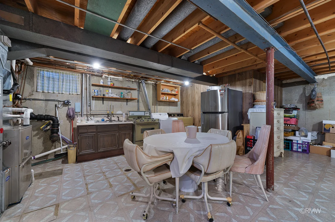 Photo of 1306 W BYRON Avenue