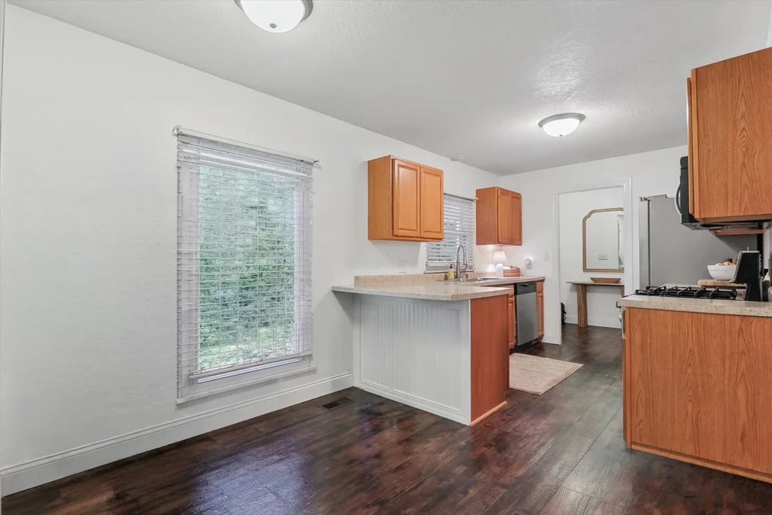 Photo of 905 Stratford Drive