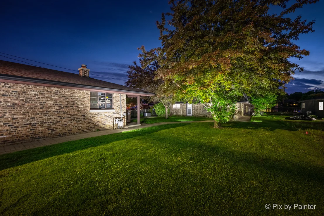 Photo of 1423 N River Road