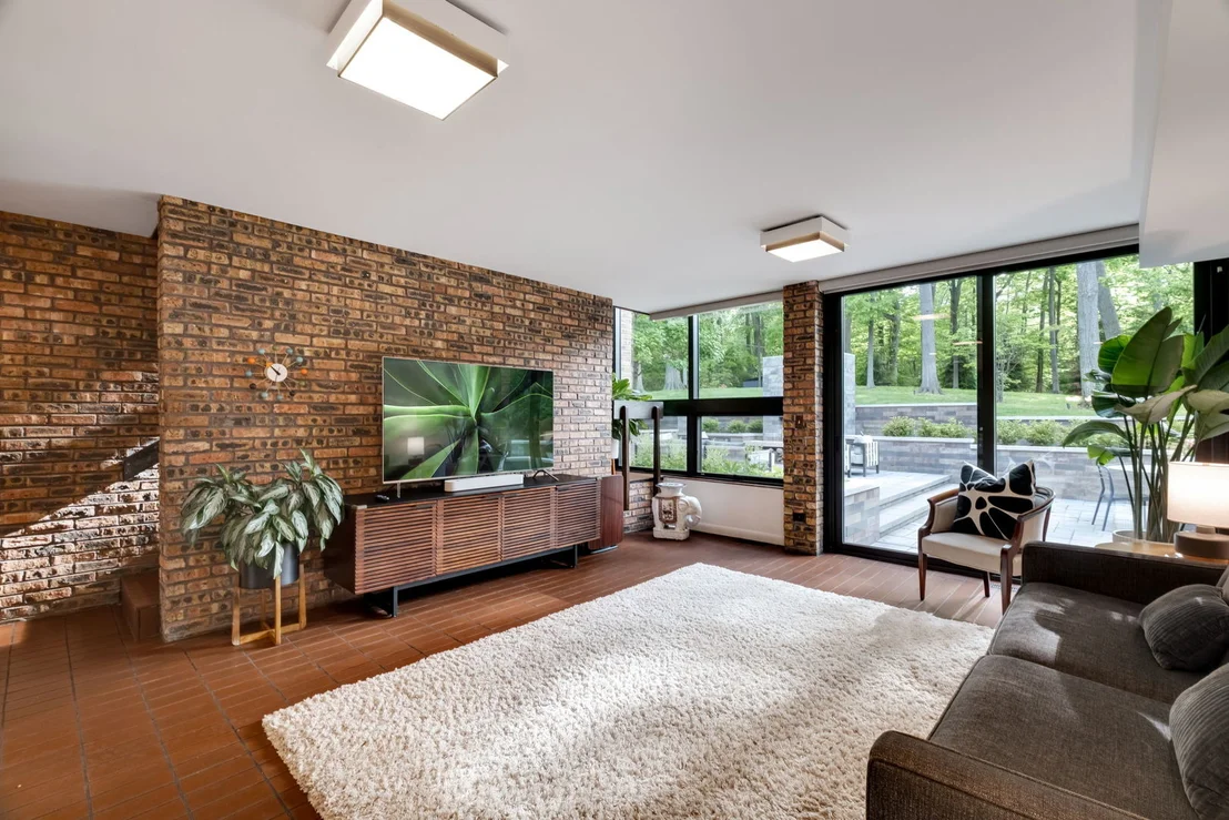 Photo of 3290 Brook Road