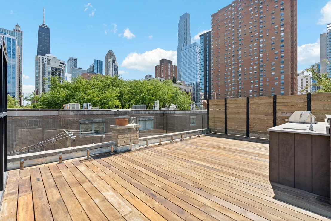 Photo of 119 W Delaware Place