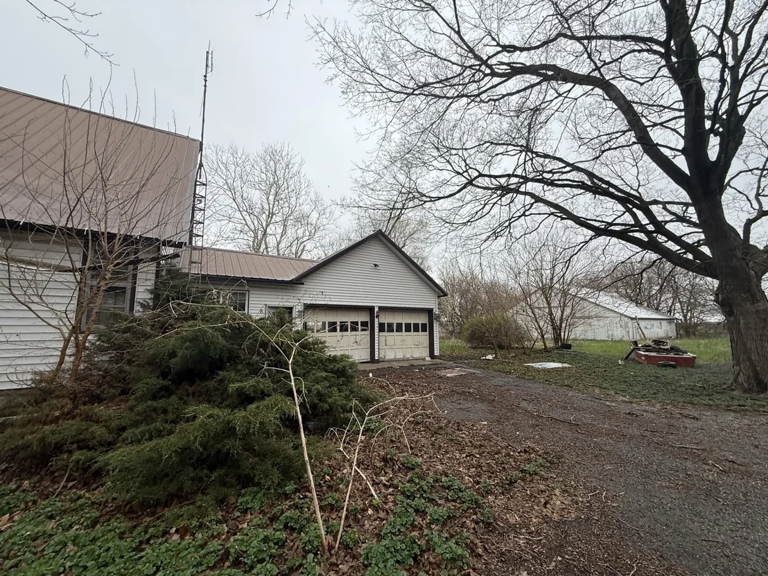 Photo of 656 N 6th Road