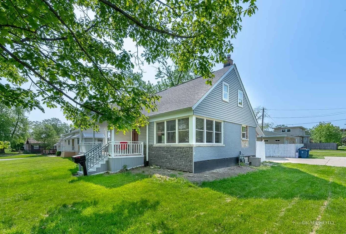 Photo of 40 W 36th Place