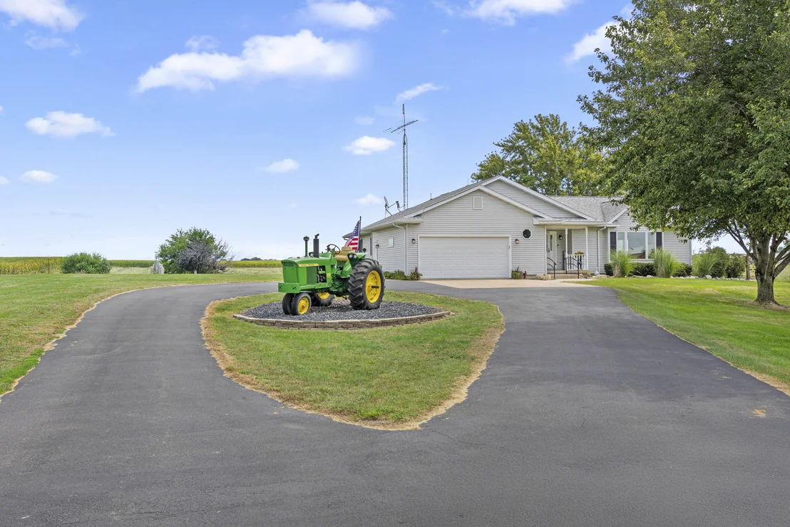 Photo of 3472 N IL ST RT 23 Highway