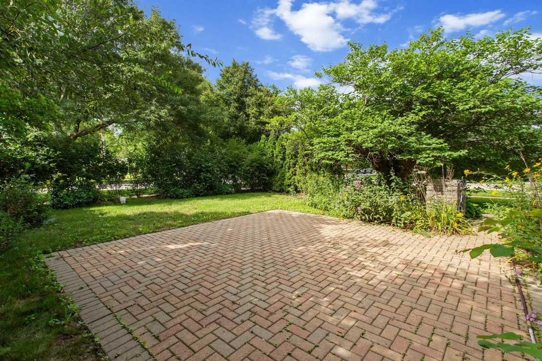 Photo of 807 Surrey Lane