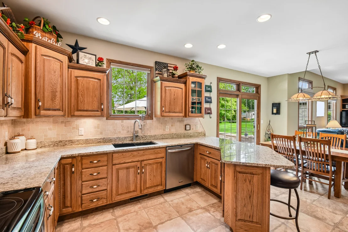 Photo of 1041 Lakeview Drive
