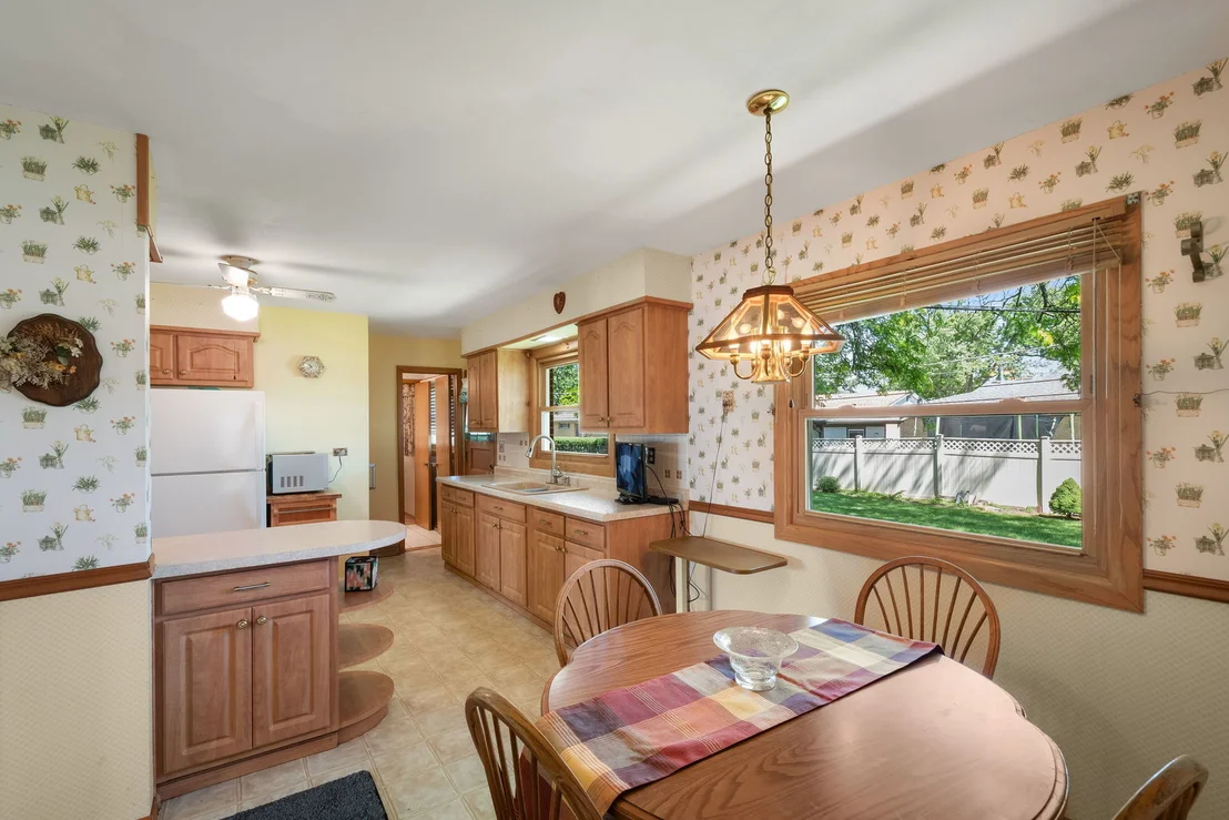 Photo of 472 W Walnut Avenue