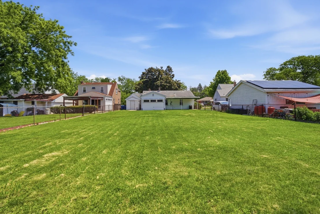 Photo of 1522 N Hillside Avenue