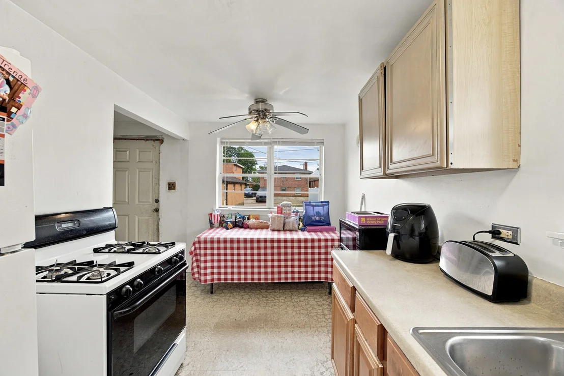 Photo of 2121 S 14th Avenue