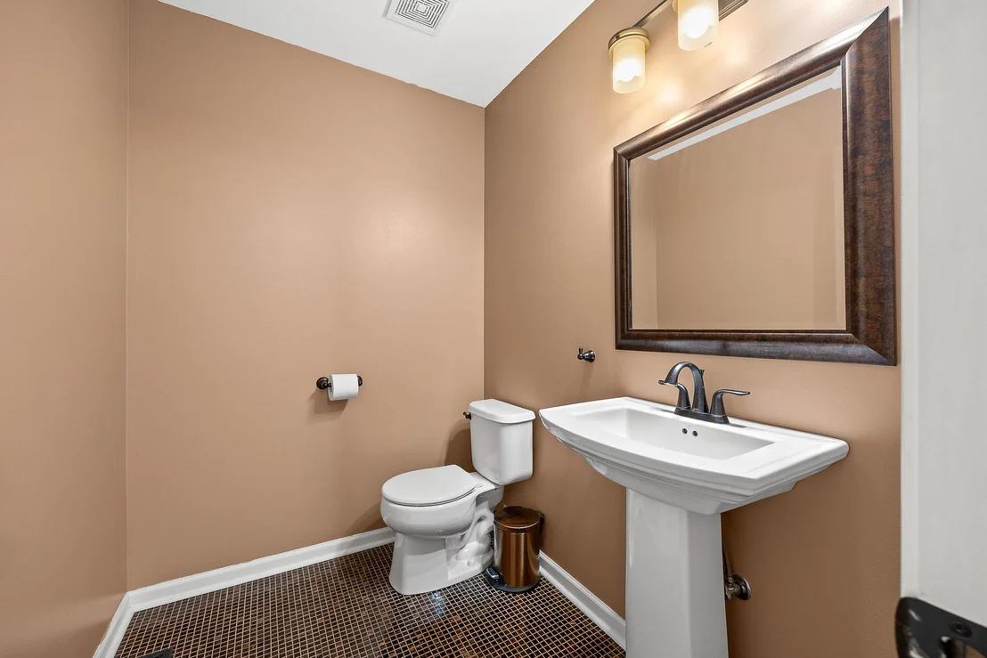 Photo of 347 Gladstone Lane