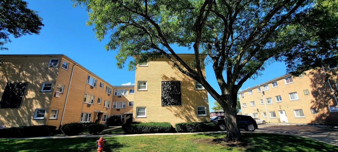 Photo of Unit 2W at 3810 Ruby Street