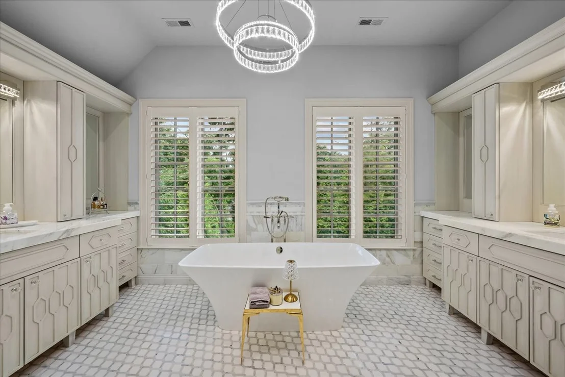 Photo of 677 Sheridan Road