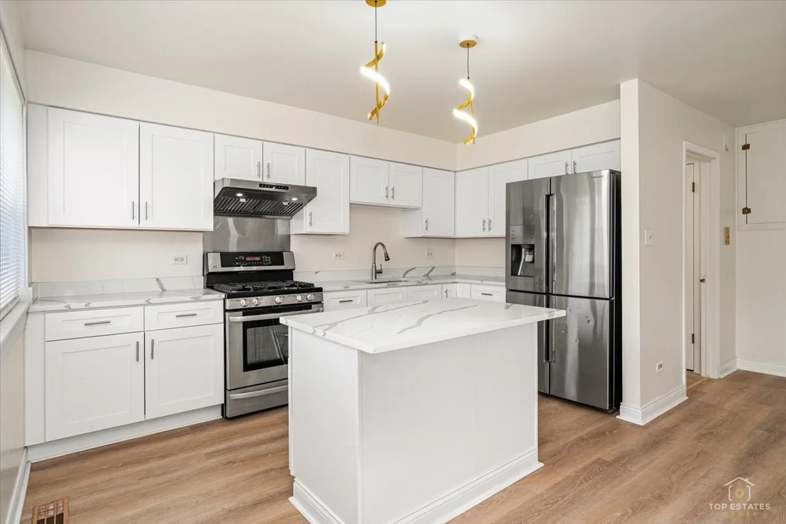 Photo of 611 W 25th Place
