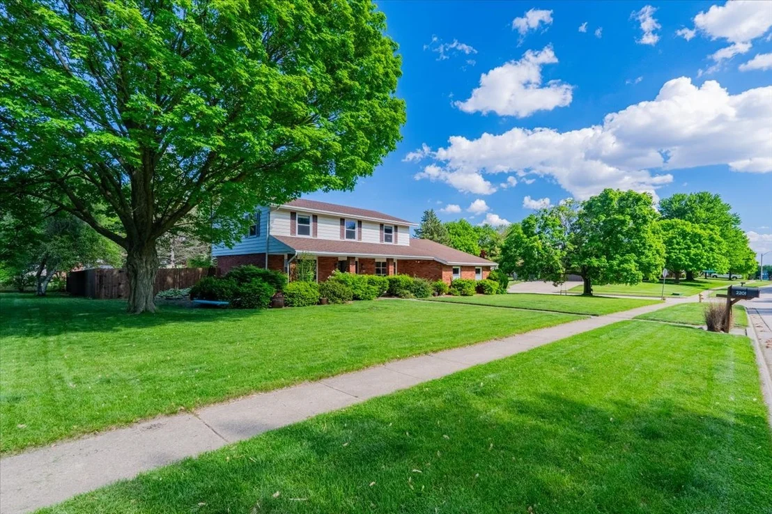 Photo of 2201 Hedgewood Drive