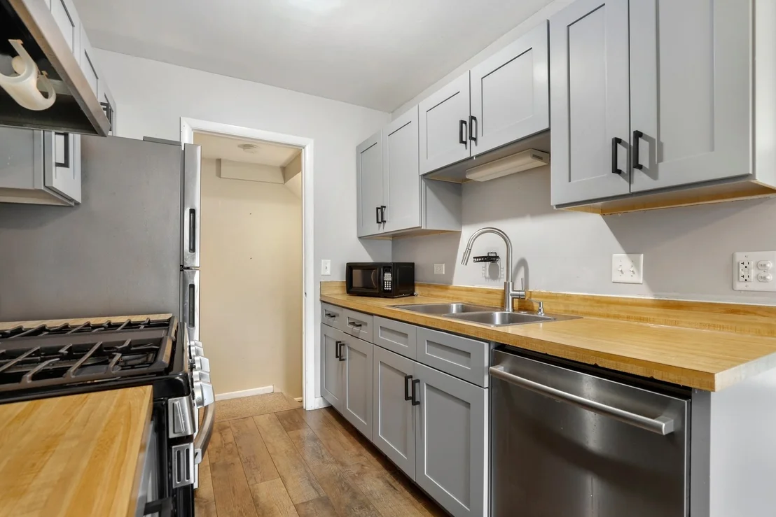 Photo of 415 Sunnybrook Lane