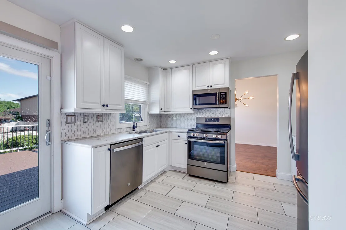 Photo of 1233 N Hickory Trail