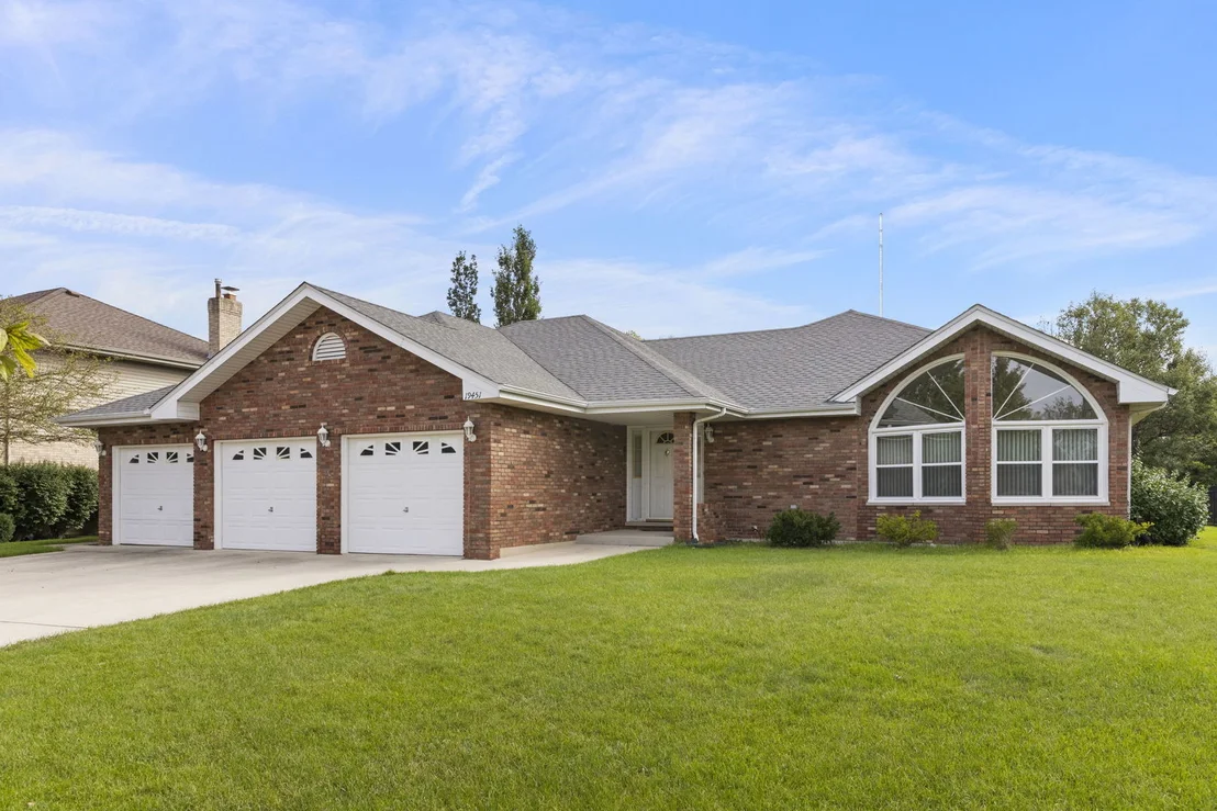 Photo of 19451 Stonehenge Drive