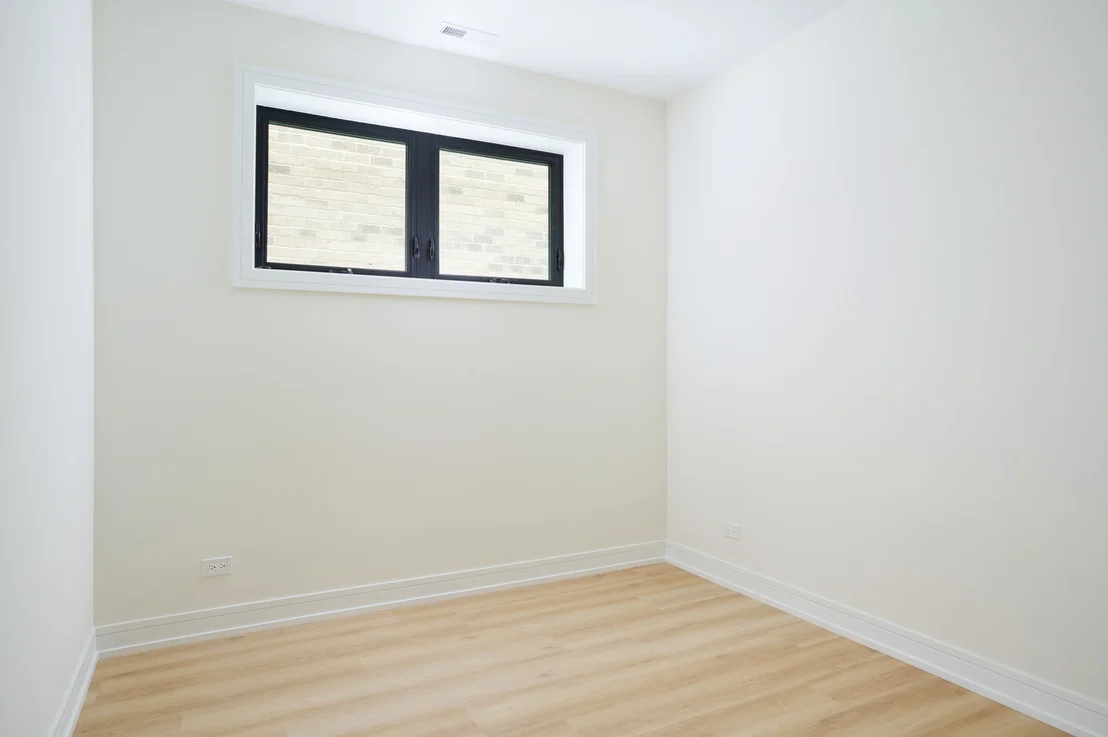 Photo of 513 W 28th Place