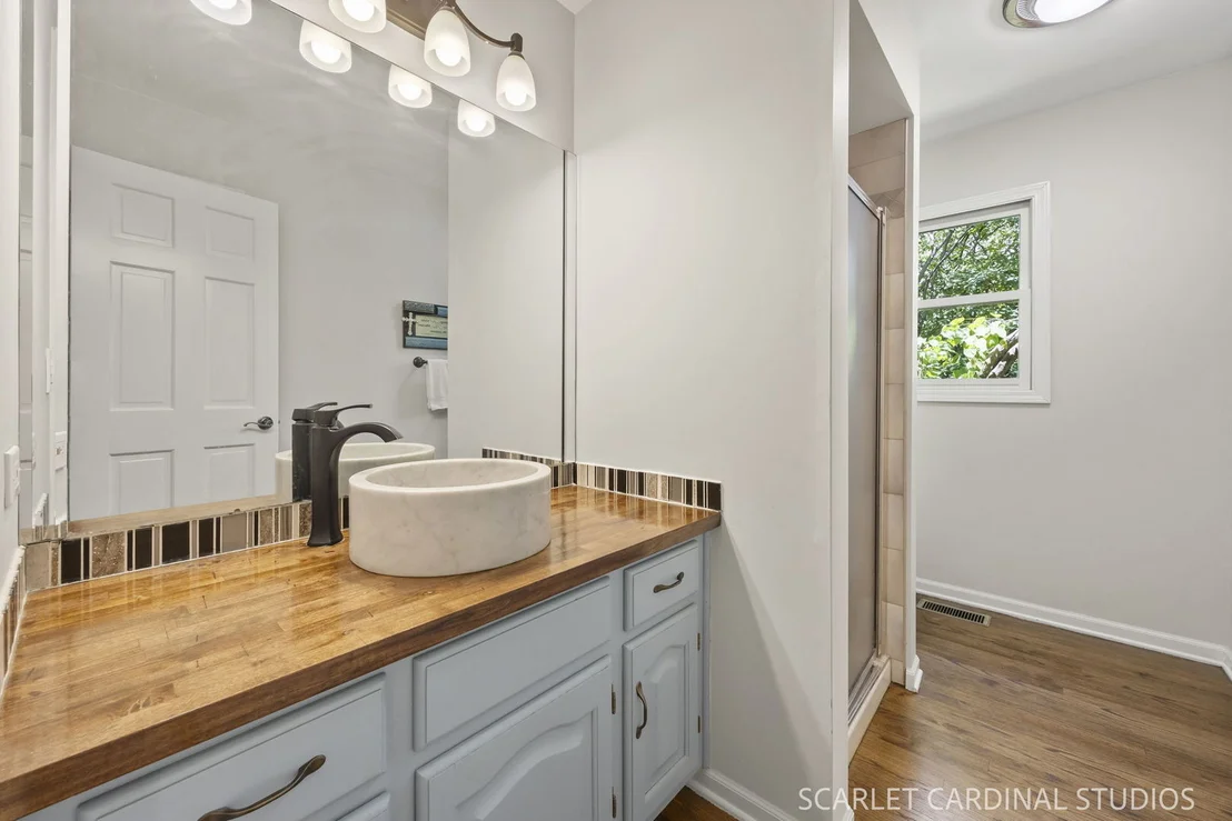 Photo of 1050 Aster Lane