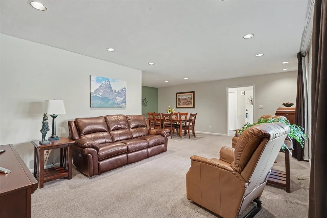Photo of 1115 Foothill Drive