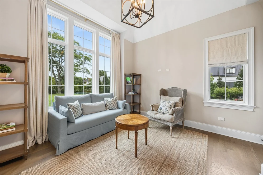 Photo of 1561 Hawthorne Lane