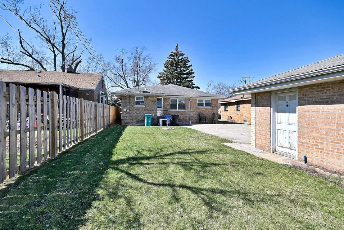 Photo of 341 Iroquois Road