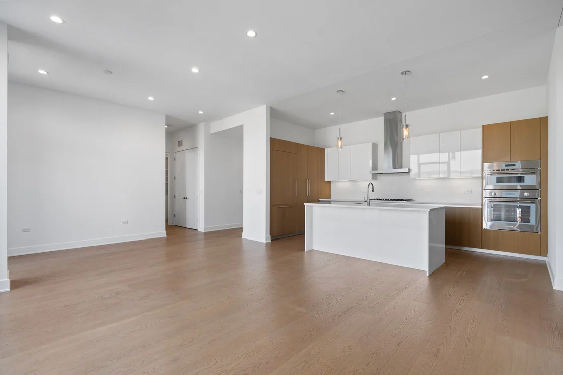 Photo of Unit 406 at 6 N Bishop Street