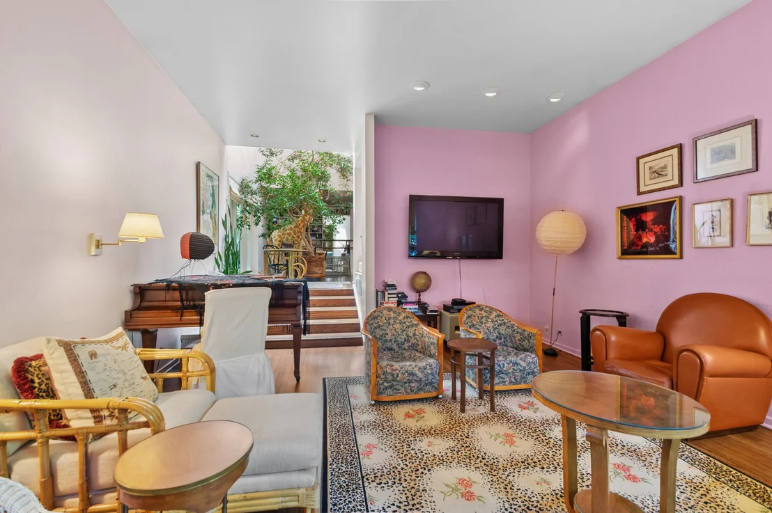 Photo of 925 W Wolfram Street