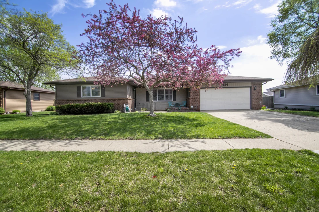 Photo of 434 Meadows Road S
