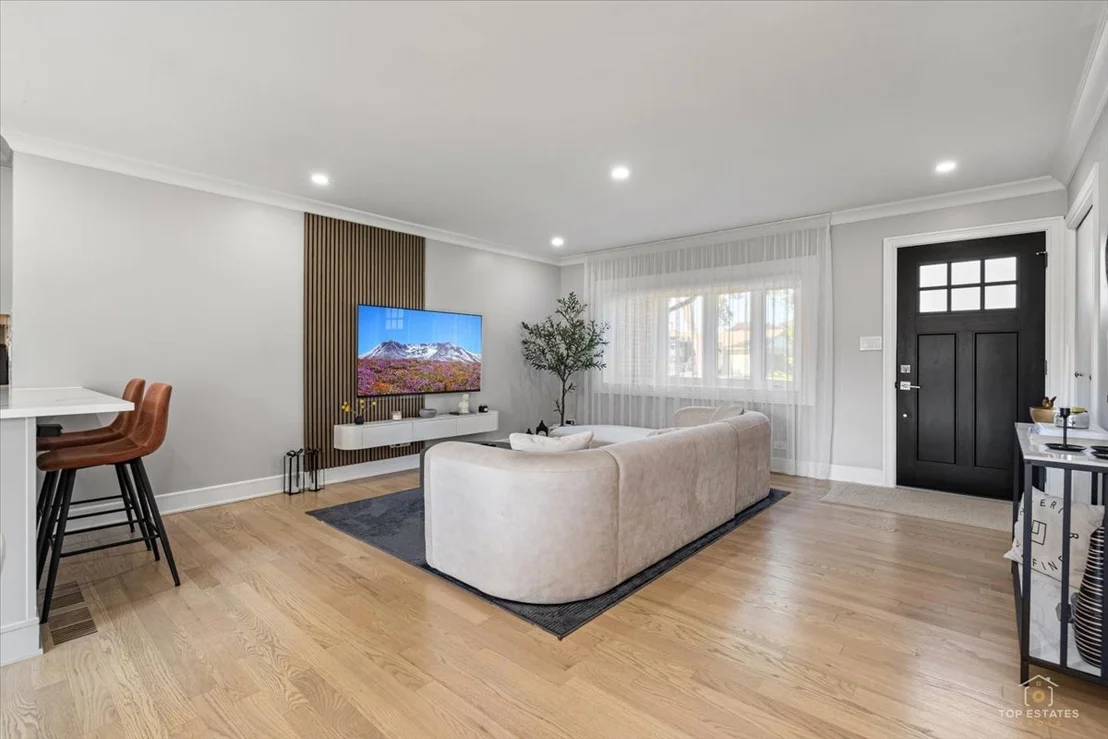 Photo of 875 Horne Terrace