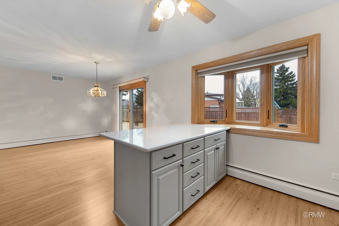 Photo of 21W301 Par Lane