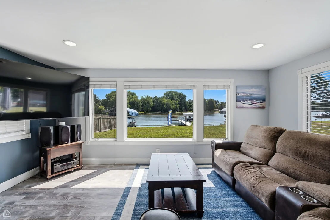 Photo of 4400 Riverside Drive