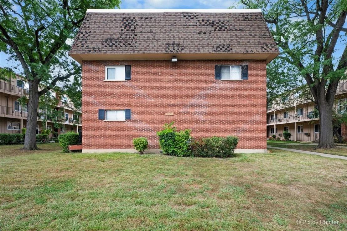 Photo of Unit 2 at 2508 Algonquin Road