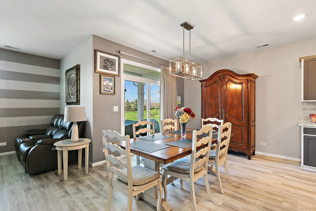 Photo of 979 Crestview Lane