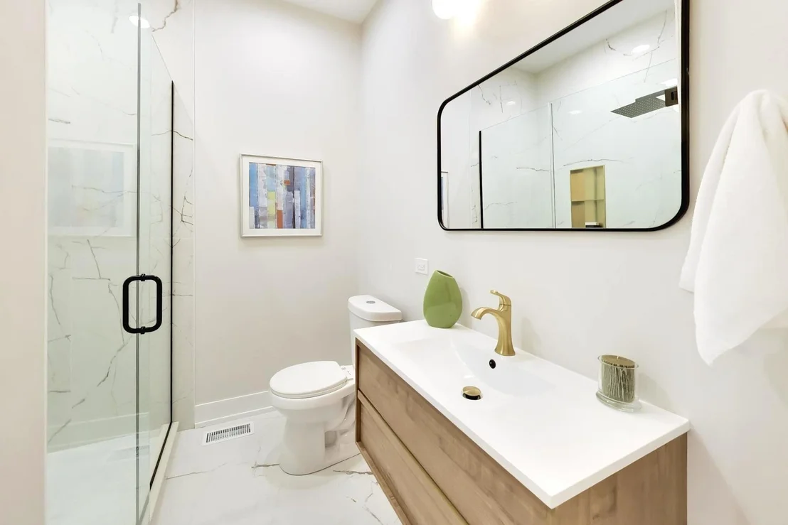 Photo of 435 E 46th Place