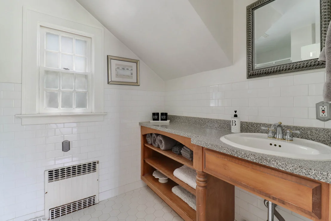 Photo of 1202 Elmwood Road