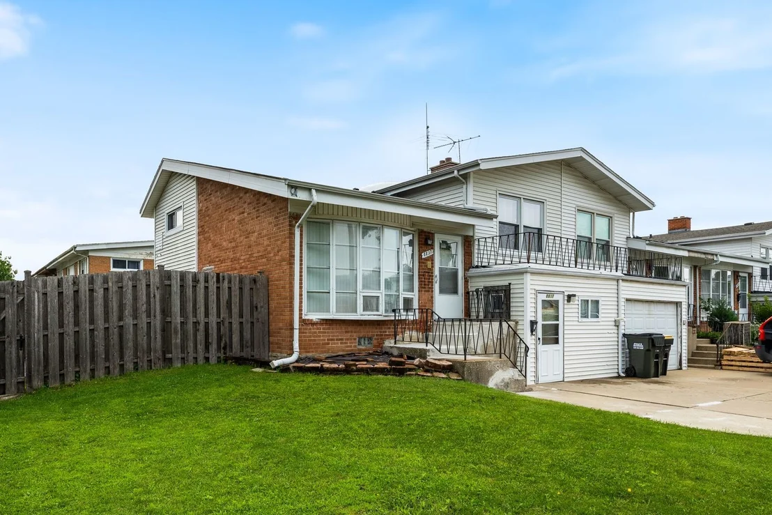 Photo of 8837 Robin Drive