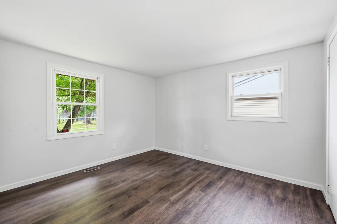 Photo of 419 E Maple Drive