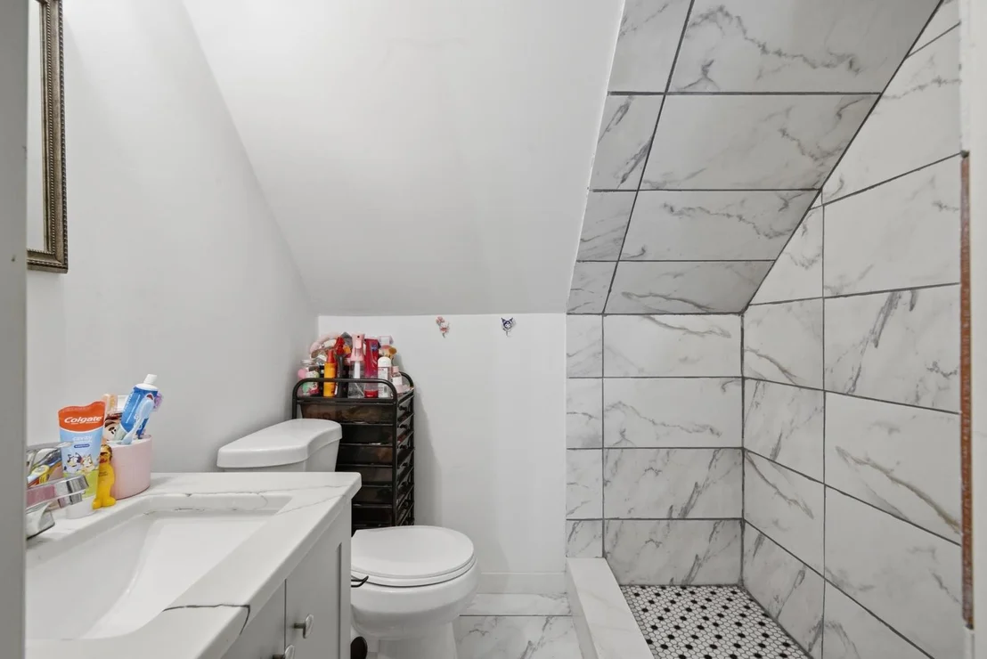 Photo of 1409 W 71st Place