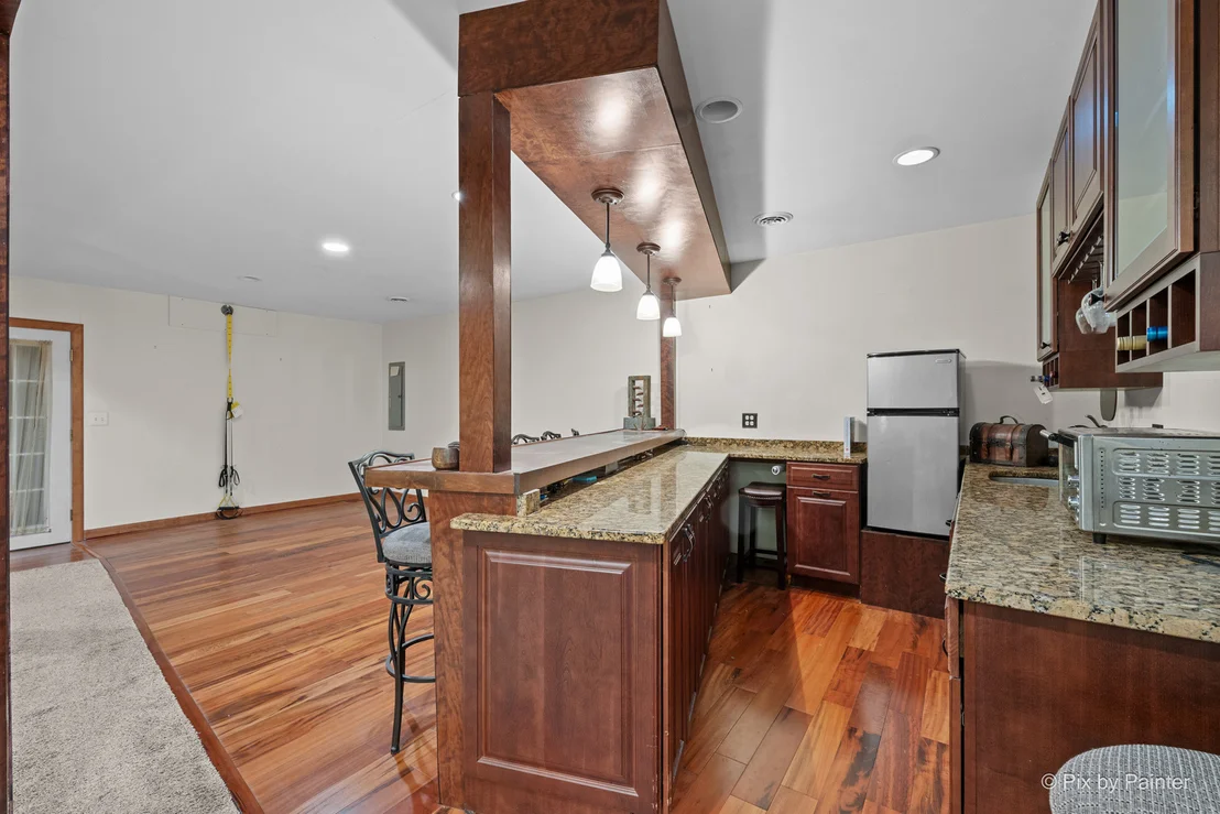Photo of 1423 N River Road