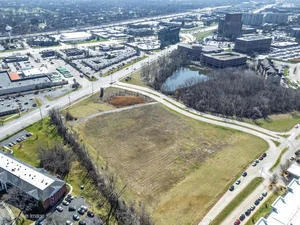 Photo of 1S625 Oakbrook Lake