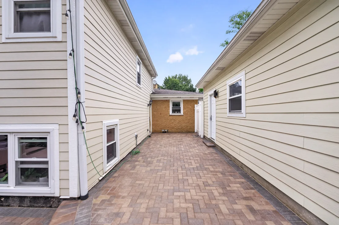Photo of 17W041 Deerpath Road